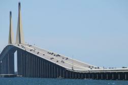 Sunshine Skyway Bridge bei St. Peters­burg, Flo­ri­da (USA)